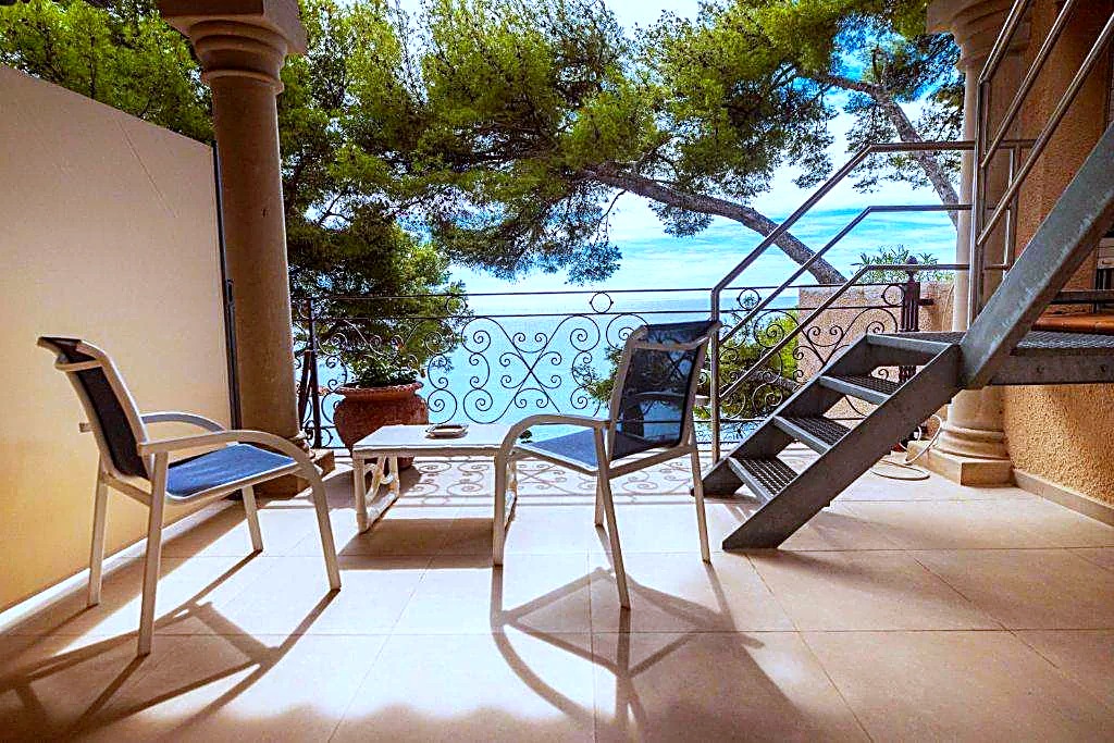 Habitación doble con balcón y vistas al mar 2 — 1