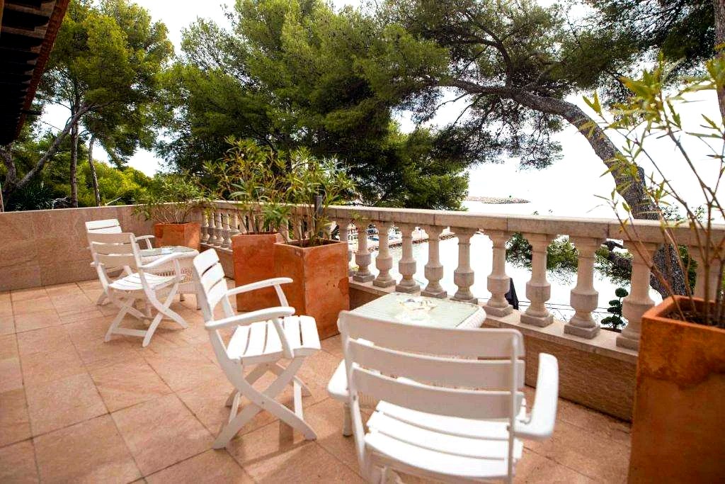 Habitación doble con balcón y vistas al mar 3 — 1