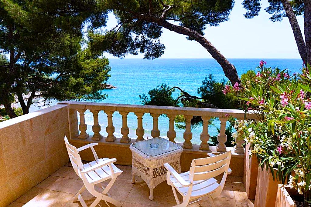 Habitación doble con balcón y vistas al mar 1 — 1