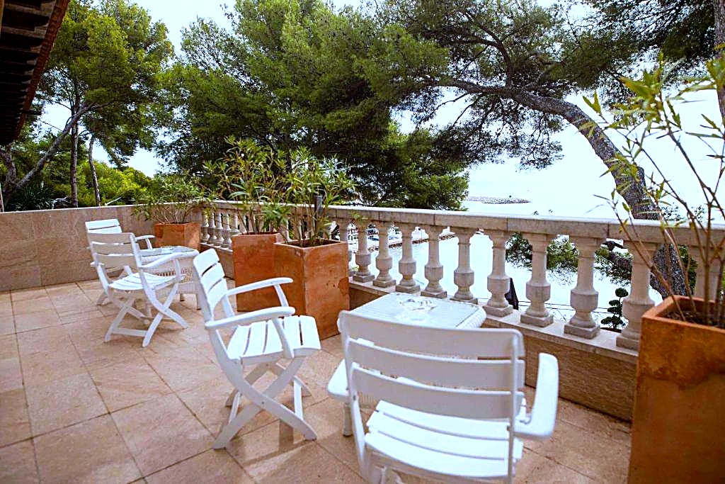 Habitación doble con balcón y vistas al mar 1 — 2